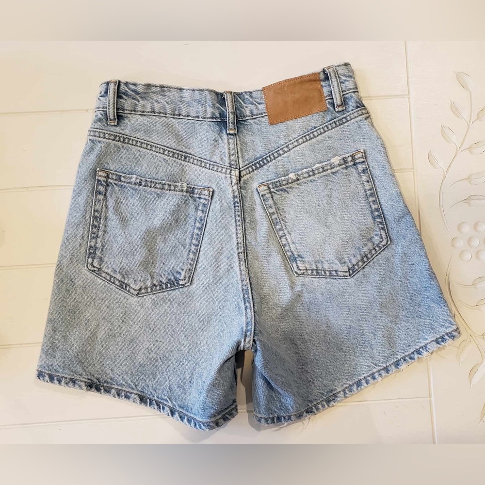 *SOLD* Zara High Waisted Mom Shorts - Picture 2 of 3
